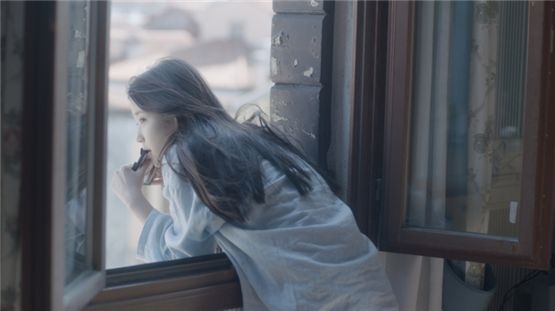 IU to unveil new single on May 11 