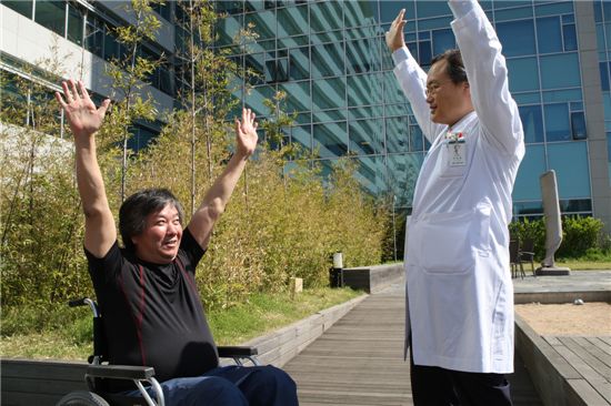 줄기세포 '직접 주입법' 사지마비 치료…학계 첫 보고