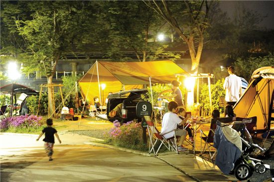 가족과 함께 별 헤는 밤 캠핑 매력에 빠져보자