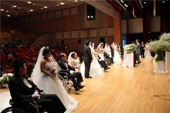 3일 오후 대전시청 3층 대강당에서 열린 ‘제14회 대전광역시 장애인 합동결혼식’ 모습