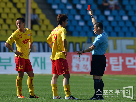 [포토] 홍철 '내가 레드카드라구요?'