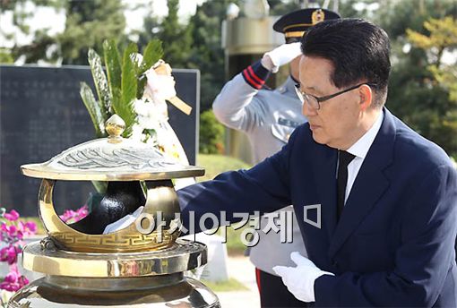 [포토] DJ 묘역 찾은 박지원