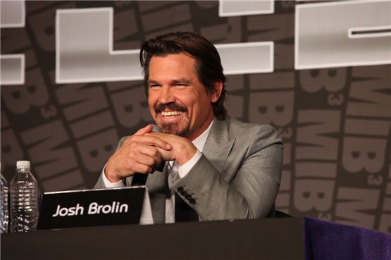 Josh Brolin speaking at the press conference for movie "Men in Black 3" held in Seoul, South Korea on May 7, 2012. [All That Cinema]