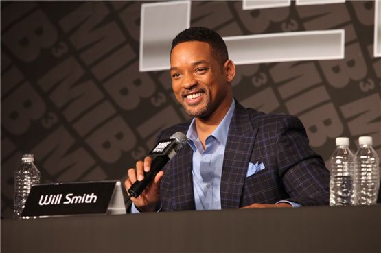 Will Smith talking to media outlets at the "Men in Black 3" press conference held in Seoul on May 7 [All That Cinema]