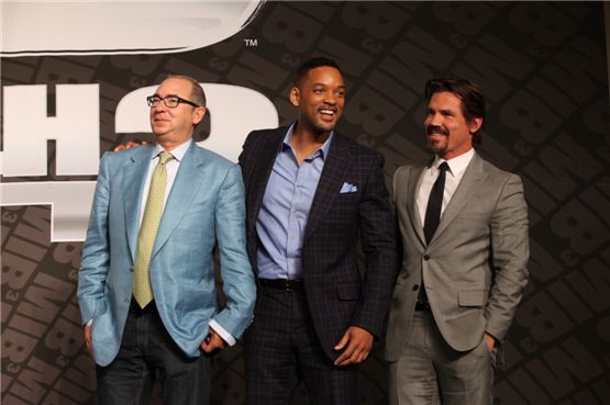 Director Barry Sonnenfeld (left), Will Smith (center) and Josh Brolin (right) at the "Men in Black 3" press conference held in Seoul on May 7 [All That Cinema]