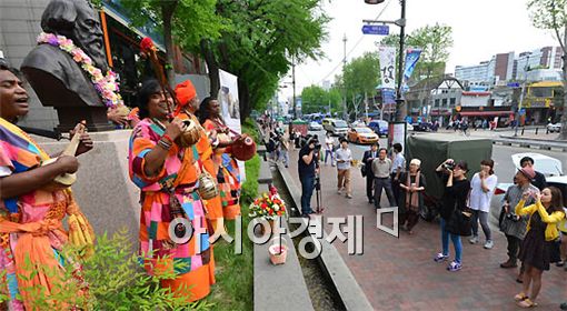 [포토] 대학로에 인도 품바가?