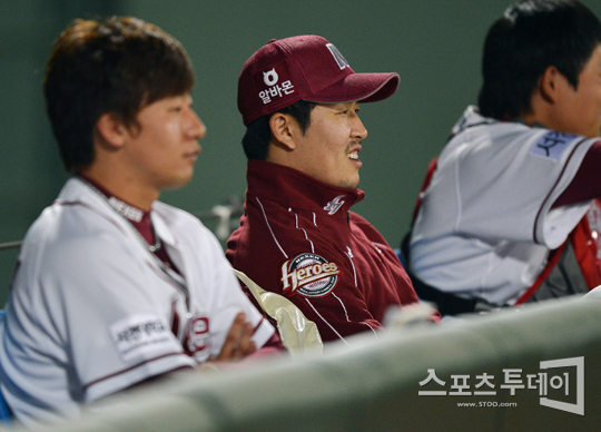 [포토] 김병현 '강정호 방망이가 살아있네~'