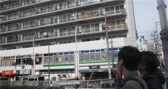 국세청 숨긴재산 무한추적팀 소속 직원들이 지난 3월 해외로 재산을 빼돌린 체납자에 대해 조사하기 위해 일본에 있는 사무실을 방문했다.