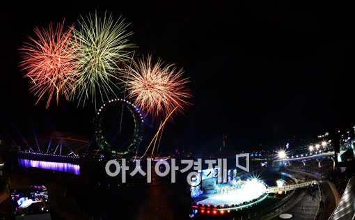 [포토] 여수엑스포 개막을 축하하는 화려한 불꽃쇼