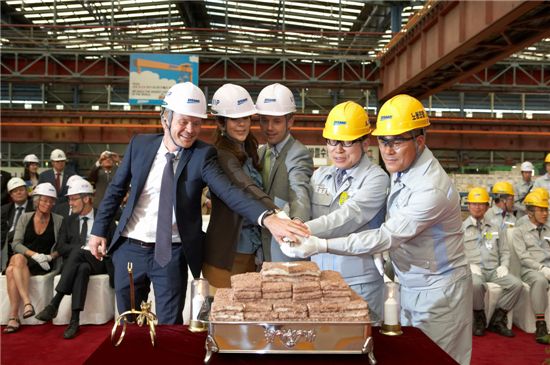 덴마크 왕세자도 놀란 대우조선의 대규모 컨테이너선