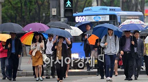[포토] 더위 식히는 단비