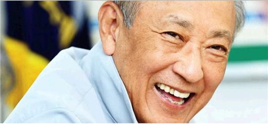 [아시아초대석]뱅커의 전설 김승유, 그의 '미소'가 더 커진 까닭 