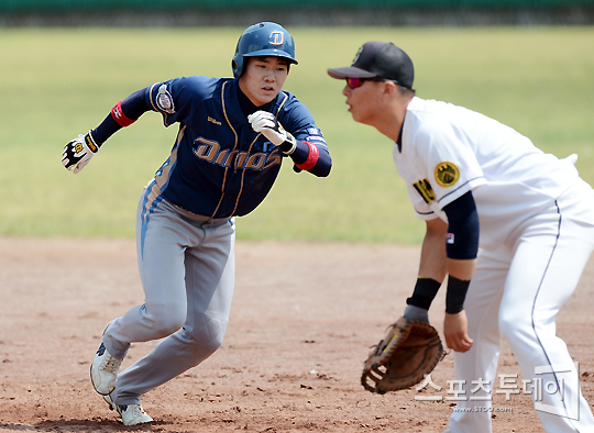[포토] NC 박민우 '견제사 당할 순 없지!'
