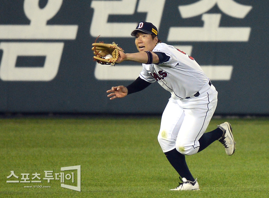 [포토] 김현수 '달리며 글러브에 쏙'