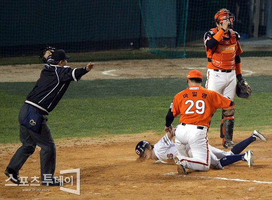 [포토] 실책이 원망스러운 한화