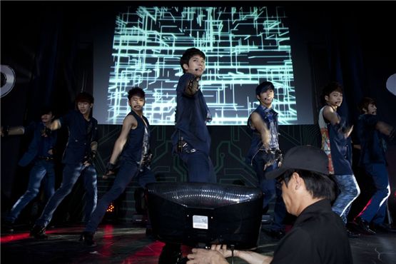 INFINITE performing during their showcase "THE MISSION" in Seoul, South Korea on May 15, 2012.[Woollim Entertainment]