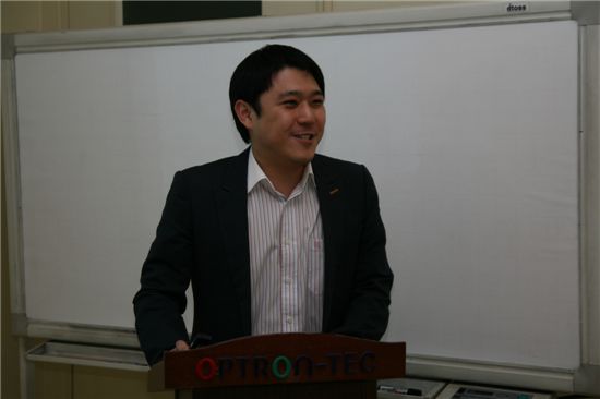 임지윤 옵트론텍 사장 "블루필터 글로벌 1위 업체로 도약"