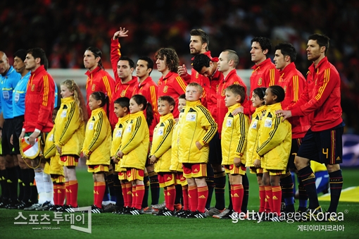 스페인, 쩡청 선방 겨우 뚫으며 중국에 1-0 신승 