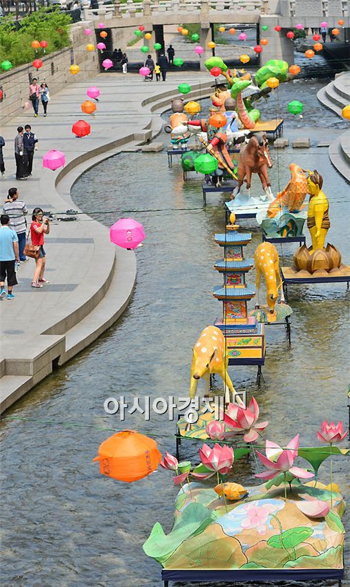 [포토] 줄지어 선 연등들