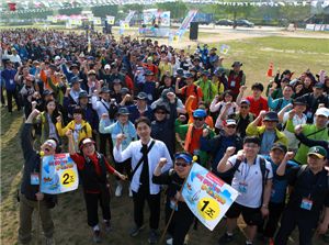 크라운해태제과 임직원 500명, 30km 한강 걸어 