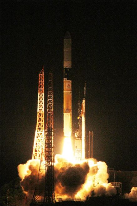 아리랑 3호가 일본 다네가시마 우주센터에서 18일 오전 1시 39분 발사됐다. 