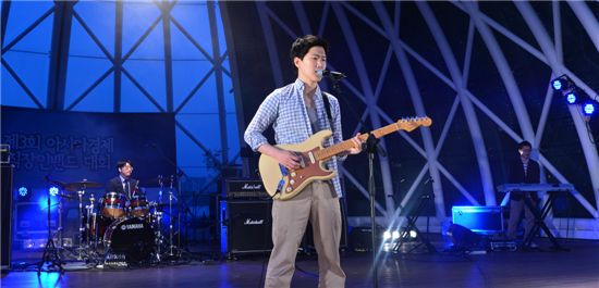 아시아경제 직장인밴드..한강이 열광했던 밤