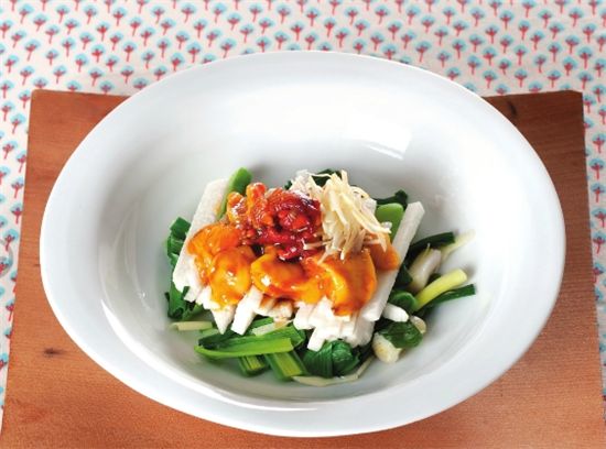 [추천! 금주의 제철메뉴]두릅두부스테이크와 멍게토로로샐러드