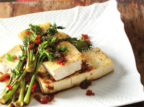 [추천! 금주의 제철메뉴]두릅두부스테이크와 멍게토로로샐러드