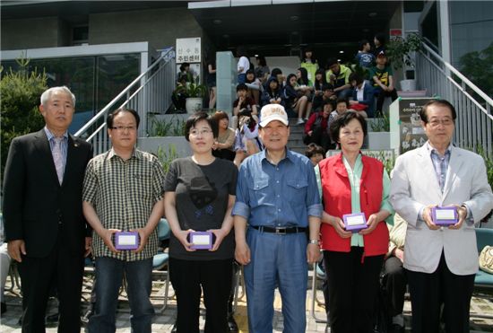 박홍섭 마포구청장과 주민들