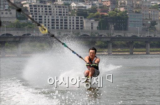 [포토] '더울때는 수상스키가 최고'