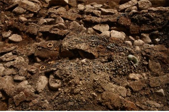 중형 적석목곽분 발굴...5세기 신라史 연구 '활기'