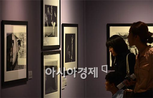 [포토] 브레송展 감상하는 시민들