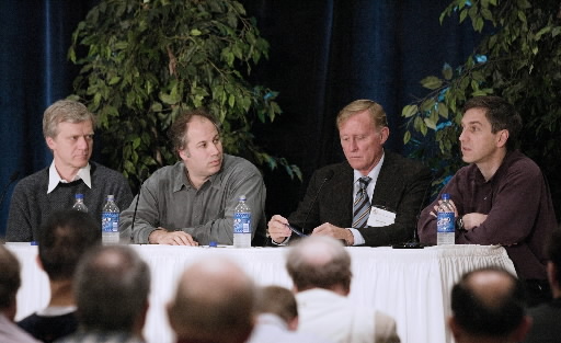 스탠포드대 컴퓨터 포럼 심포지엄에 참석한 제임스 클라크의 모습. 오른쪽에서 두번째. (사진=블룸버그통신 제공)