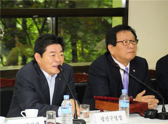 구청장들 반란 ..한 발 물러선 박원순 시장