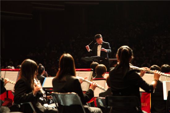 STX '김마에' 다롄에 오케스트라 선율 선사