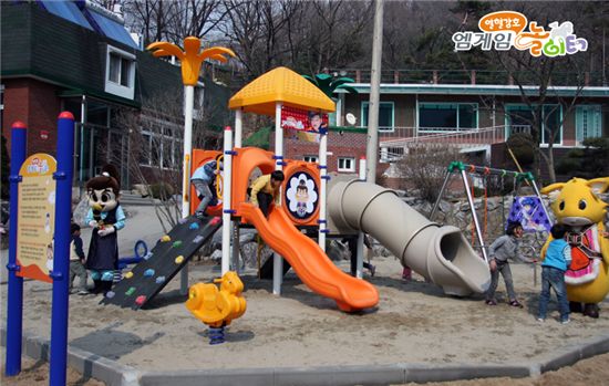 카트 타고 총싸움하고..인기게임, 테마공원 변신중