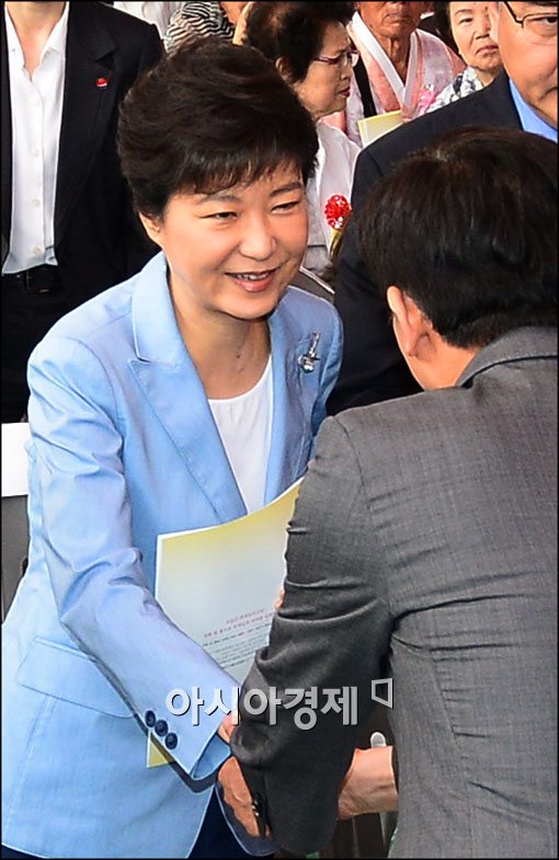 [포토] 악수하는 박근혜·김문수