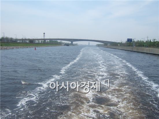 "경인아라뱃길의 수질이 수상하다"