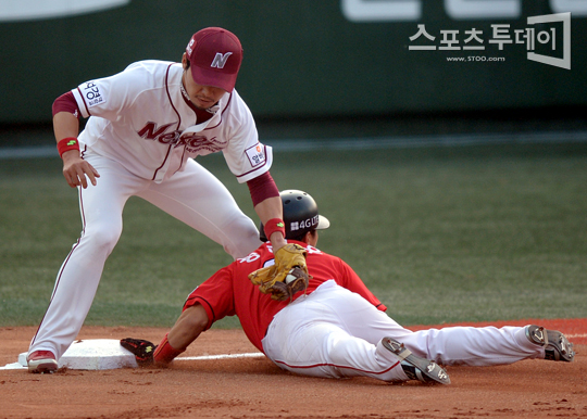 [포토] 정근우 '3루를 훔쳤다'