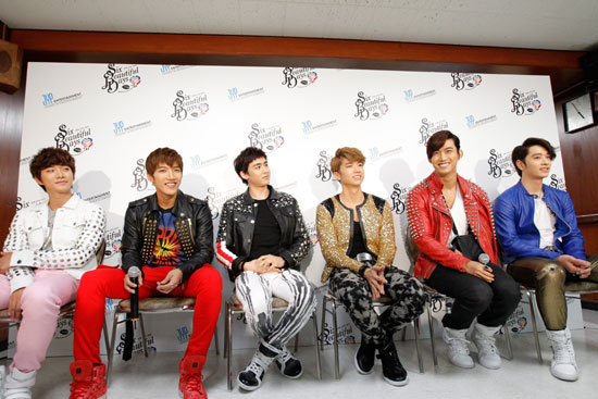2PM 일본 무도관 콘서트 │“도쿄 돔에 서는 그 날까지 차근차근 쌓아 가고 싶다”
