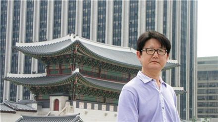 서양화가 김중식|동양과 서양, 시간과 공간 잇는 3차원의 美學