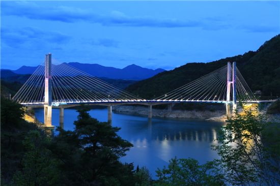 대림산업, 국내최초 복합 사장교 '청풍대교' 준공