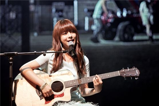 Songstress Juniel at her debut showcase held in Seoul, South Korea on June 7, 2012. [FNC Entertainment]