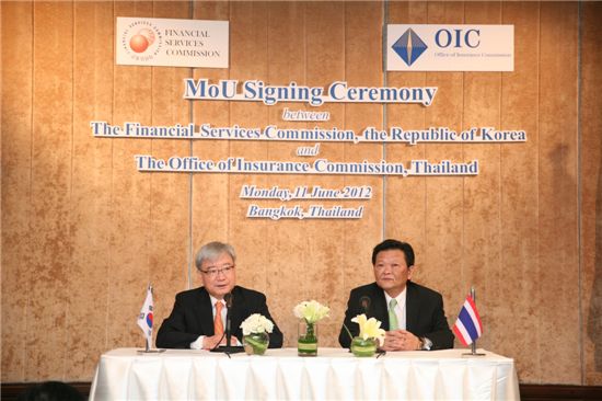 [포토] 김석동 위원장, 태국 보험위원회와 금융협력 MoU 체결