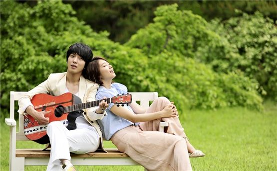 CNBLUE's Jung Yong-hwa, Park Shin-hye to promote "Heartstrings" with fan meeting in Japan 