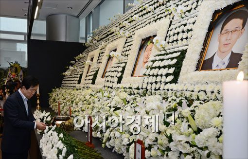 "최고 인재 잃어 안타깝다" 삼성 사장단, 헬기사고 분향소 조문