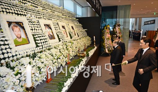 [포토] 이건희·이재용, 페루 헬기사고 희생자 조문