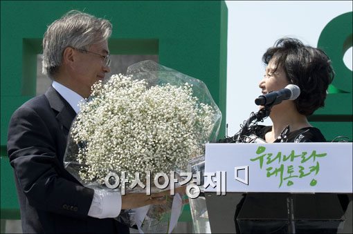 토크쇼 출연한 김정숙씨 "문재인, 나한테만 일편단심"