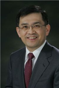 권오현 삼성전자 대표이사 부회장이 삼성모바일디스플레이 대표를 겸직한다. 