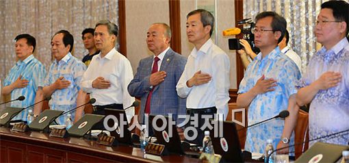[포토] 아차…안 벗었네